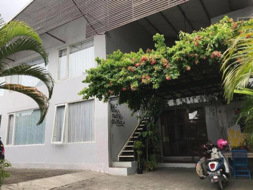 Matta Lodge Bali Jimbaran  Exterior photo